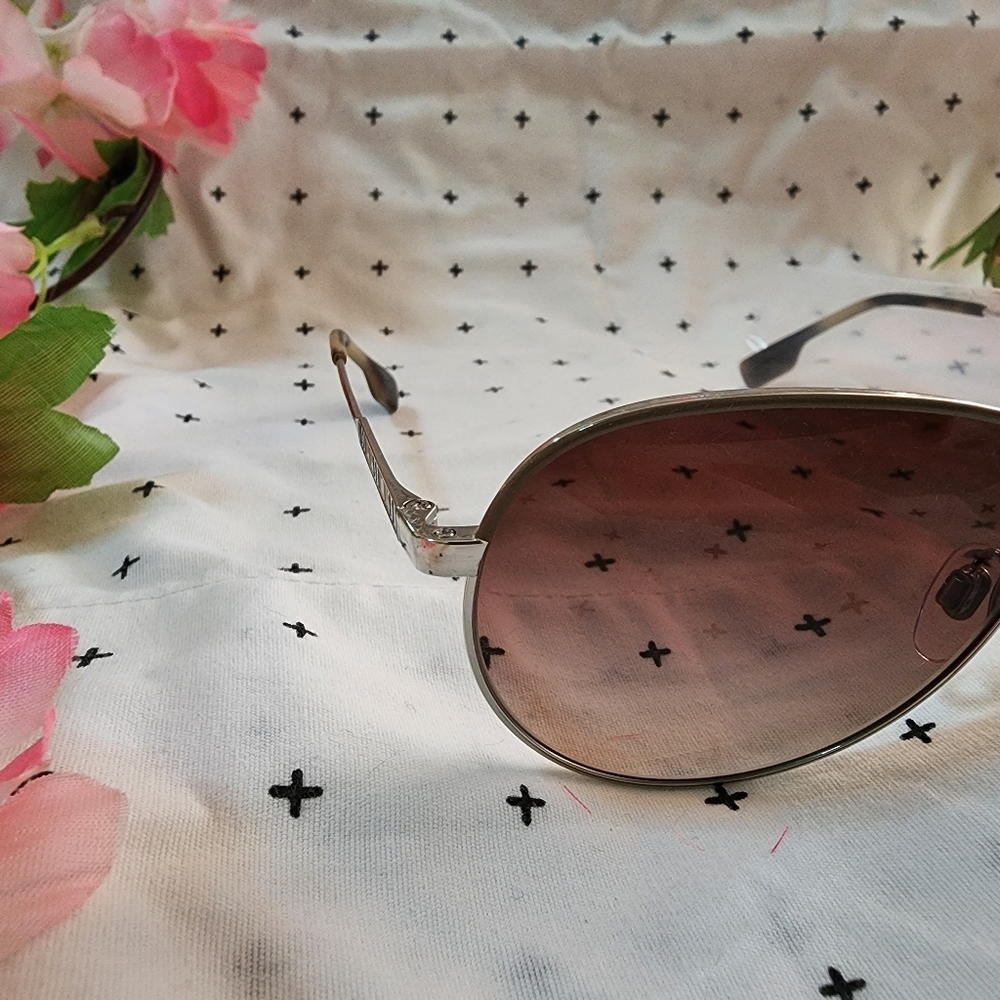 Burberry Sunglasses - Picture 13 of 13